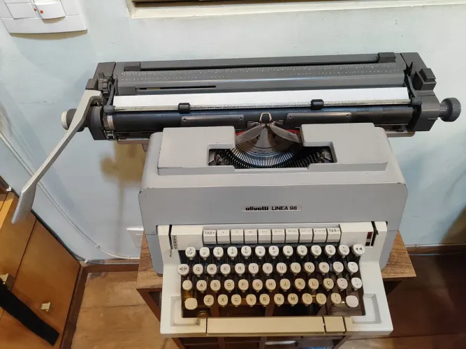 MÁQUINA DE ESCREVER 