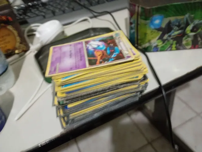 Vendo cards Pokémon junto com cards Marvel para jogar campeonato 