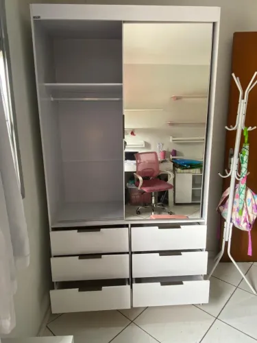 Guarda Roupas super novo! Retirar em Vitória