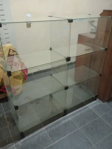 Balcão vitrine com divisórias
