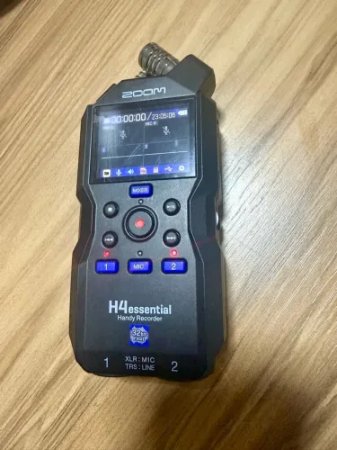 Gravador de Áudio Portátil Zoom H4essential 4 faixas 23-bit