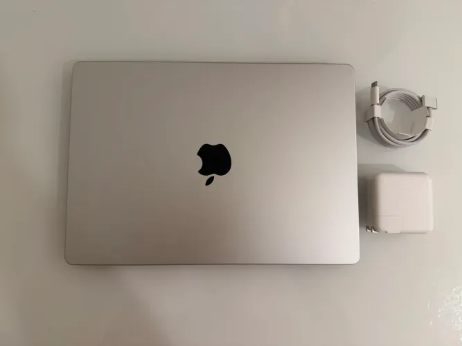 MacBook Pro M5 16gb / 1Tb (Novo leia descrição)