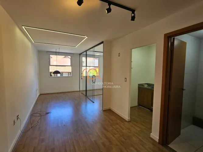 Sala comercial para alugar no bairro Quarteirão Brasileiro - Petrópolis/RJ