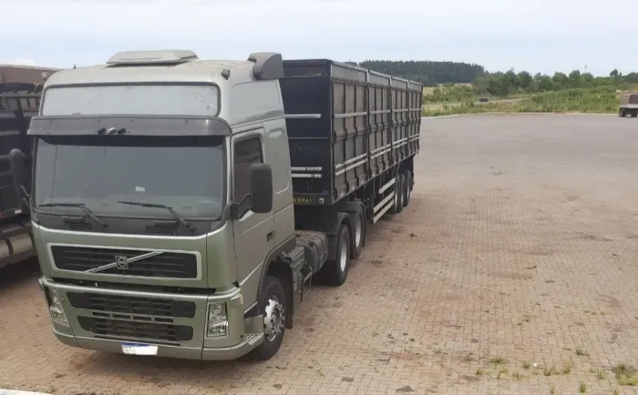 Volvo FM 370 teto alto conjunto carreta e cavalo