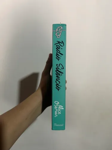 Livro Rádio Silêncio Alice Oseman