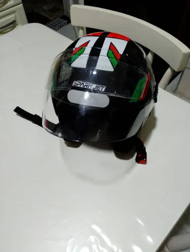 Vendo capacete de moto novinho e que eu comprei o número errado.