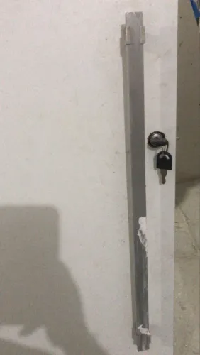 Porta de madeira com chave