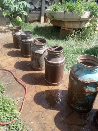 LATAS DE LEITE ANTIGAS