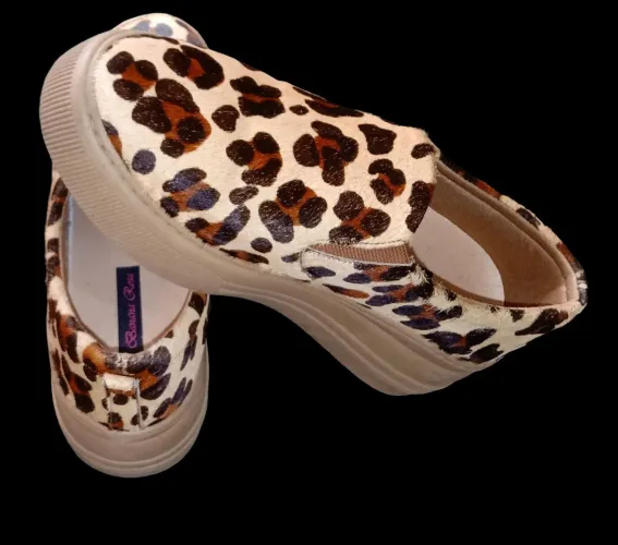 Tênis feminino casual em estampa onça n° 37