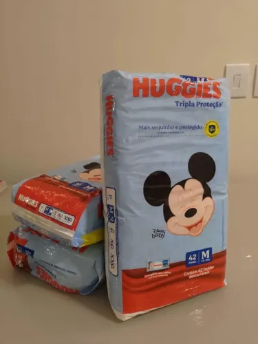 Fralda Hugges Tripla Proteção Tam M 42 un