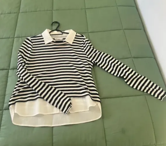 Blusa de Manga Longa Listrada com Gola P