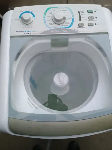 Vendo máquina de lavar Eletrolux turbo 08kg , 220V . Funcionando tudo perfeitamente.