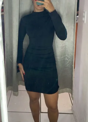 Vestido preto gola alta