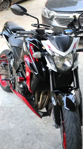 Suzuki GSXS750