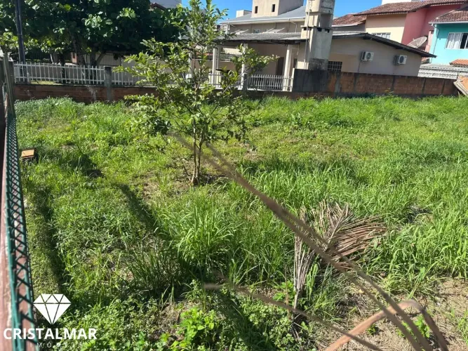 Ótimo terreno, a poucos metros da Praia de Bombas SC