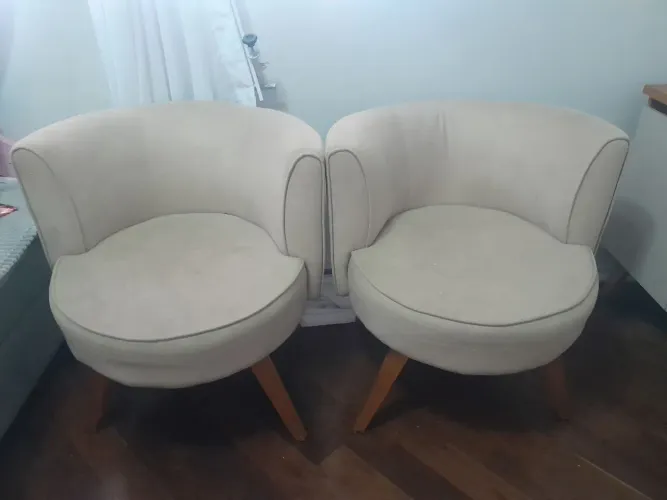 2 poltronas bege ótimo eatado