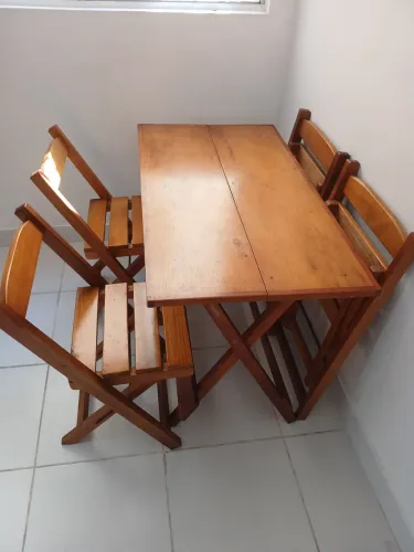 Mesa de madeira dobrável
