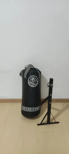 Saco de boxe com suporte