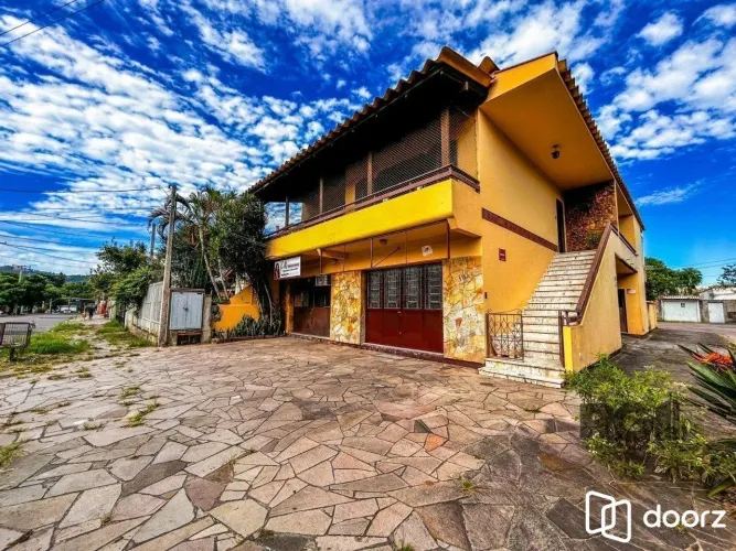 Casa com 2 salas comerciais, 3 quartos, vaga de garagem churrasqueira, suíte, no