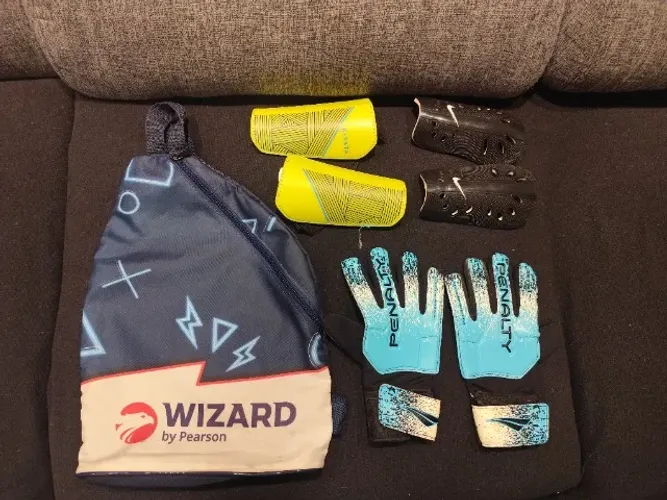 Luva Infantil Goleiro no 9 + 2 caneleiras Nike + 2 caneleiras Kipsta + 1 mochila