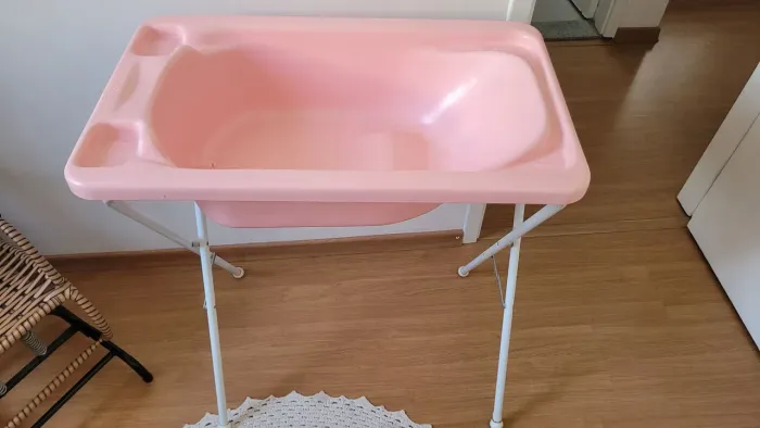 Banheira de bebê com pés