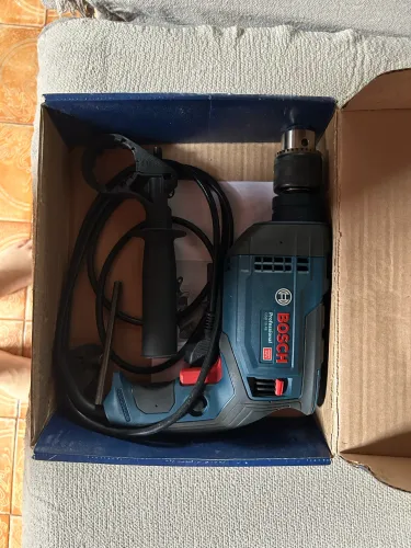 Vendo parafusadeira semi nova 220v, 850W