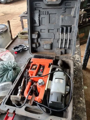 Furadeira base magnética Merax FR 45