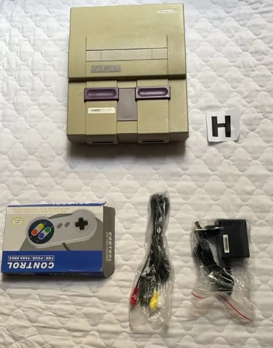 Super Nintendo Fat. Acompanha o que está na foto. Acessórios Novos