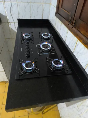 Cooktop 5 bocas mesa de vidro Itatiaia 73x45 incluído bancada de granito 1,38 x 55