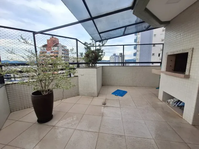 Cobertura plana, 2 garagens para venda no Bairro Balneário, Florianópolis/SC.
