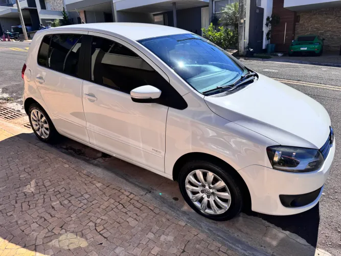 Volkswagen Fox 1.0 MI Total Flex 8V 5P 2014