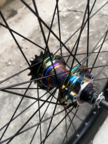 Roda com cubo barulhento e kit single