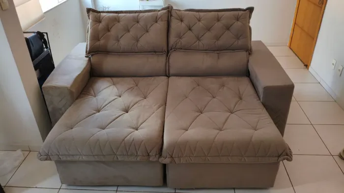 Sofá Hórus 2,15m Veludo Castor ? Novíssimo
