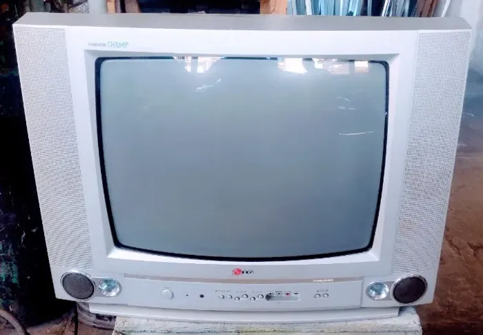 LG 20 polegadas RP-20CB62 (conhecida como LG Cinemaster Champ) sem controle remoto