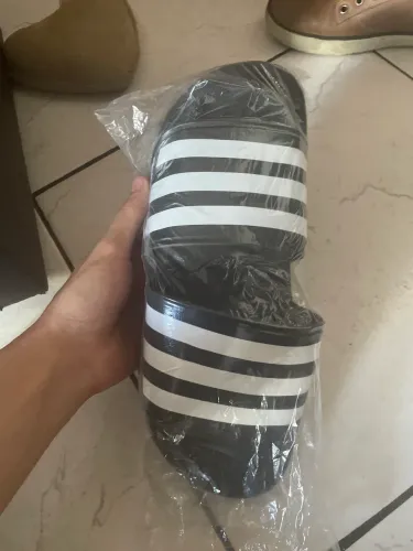 Chinelo adidas (primeira linha)