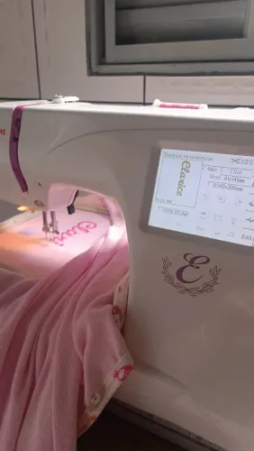 Máquina de bordar janome