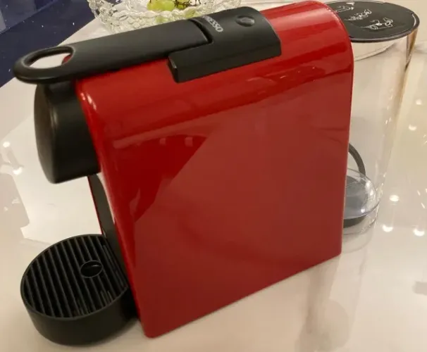 Cafeteira Nespresso Essenza Mini