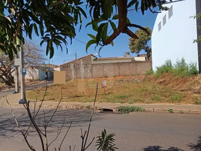 Terreno a Venda no Bairro Mansour
