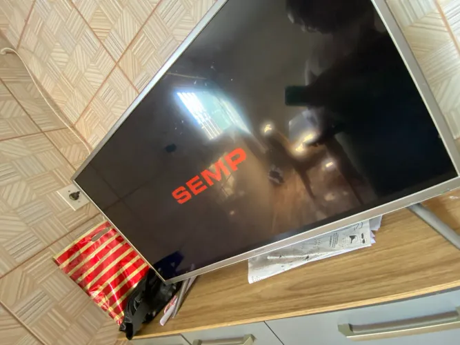 Vendo Tv 39 polegadas em ótimo estado de uso. 