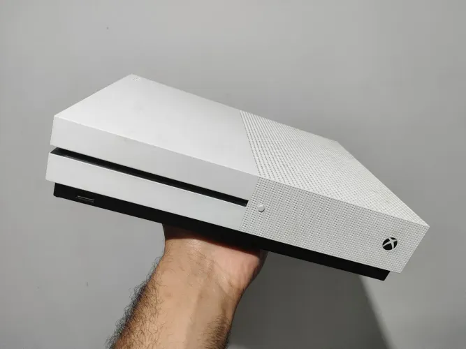 Xbox One S + 2 Controles Originais