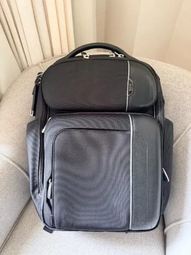 Mochila TUMI Barker Backpack - Coleção Arrivé | Preta | Estado impecável