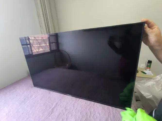 TV LG UHD AI UA75 WebOS 43 polegadas com defeito