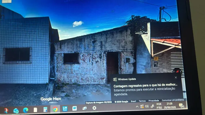 Terreno nas Quintas p/venda, ideal loja, box, outros, rua com e res. Pavimentada .