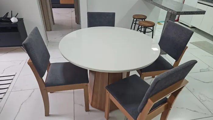 Mesa com 4 cadeiras