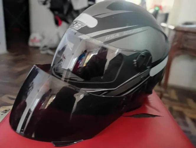Capacete novinho número 58 ,barbada 