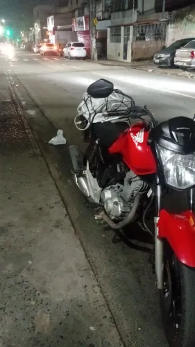 Moto tirada da loja Único dono só comprar e e rodar
