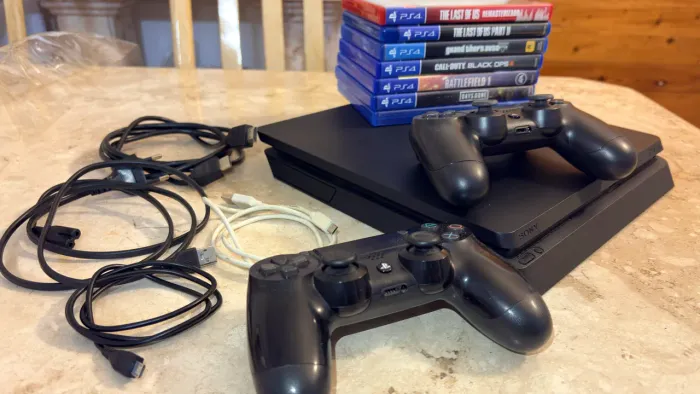 PS4 Slim - 500gb - c/ jogos e acessórios