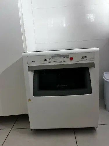 Vende-se lava-louças 8 serviços 
