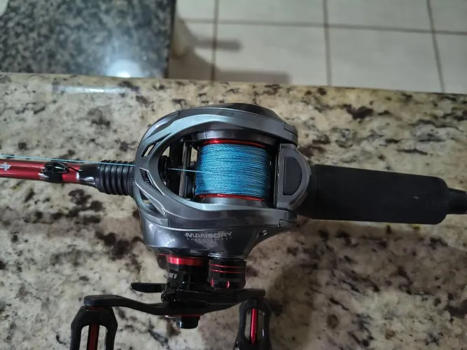 Kit carretilha e vara de pesca