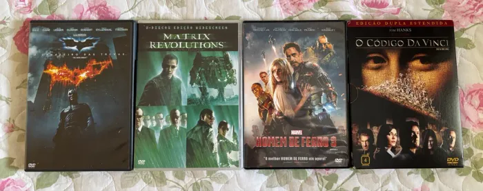 Vendo 4 filmes de dvds bem conservados, item pessoal.